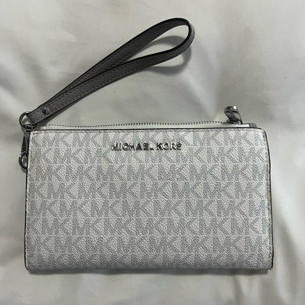 Michael Kors Metallic Silver / Whit Wristlet